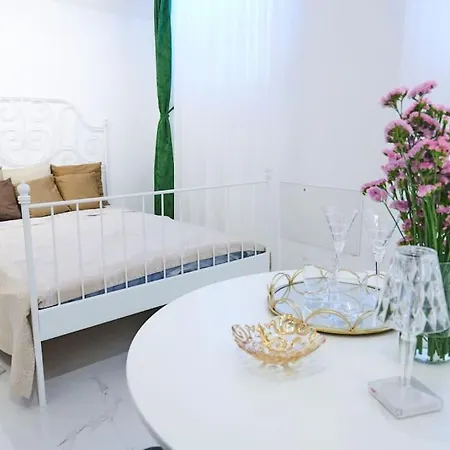 White Bliss Hideaway *